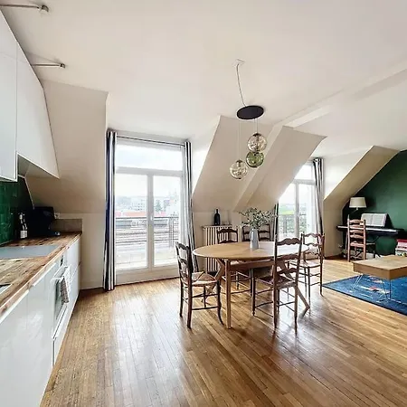 Balcony With View Of Montmartre Lägenhet