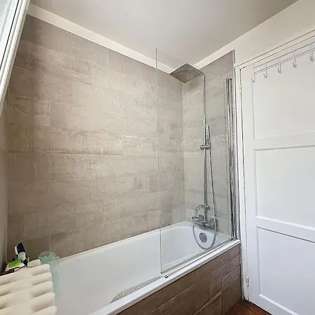 Appartement Balcony With View Of Montmartre Parijs