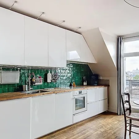 Apartman Balcony With View Of Montmartre