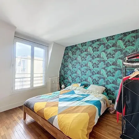 Appartement Balcony With View Of Montmartre