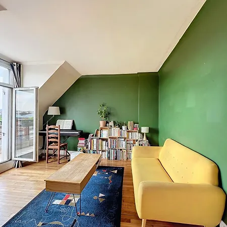 Appartement Balcony With View Of Montmartre Parijs