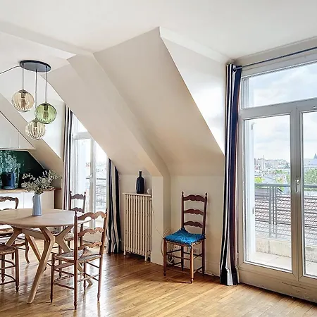 Appartement Balcony With View Of Montmartre Parijs