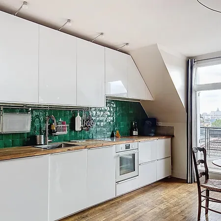 Appartement Balcony With View Of Montmartre Parijs